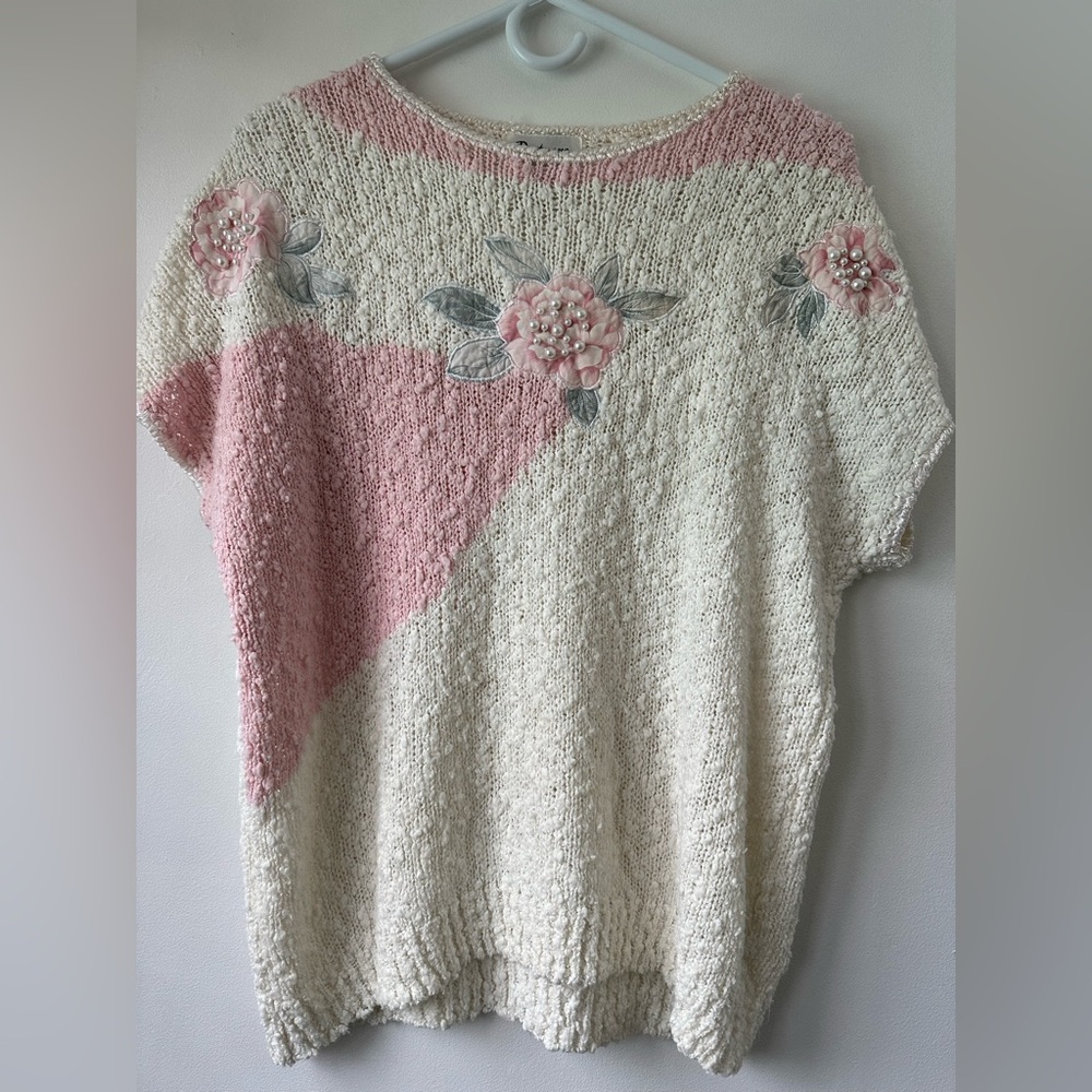 VTG Partners by Mervyn's Ivory & Pink Pearl Detail Floral Short Sleeve Sweater M